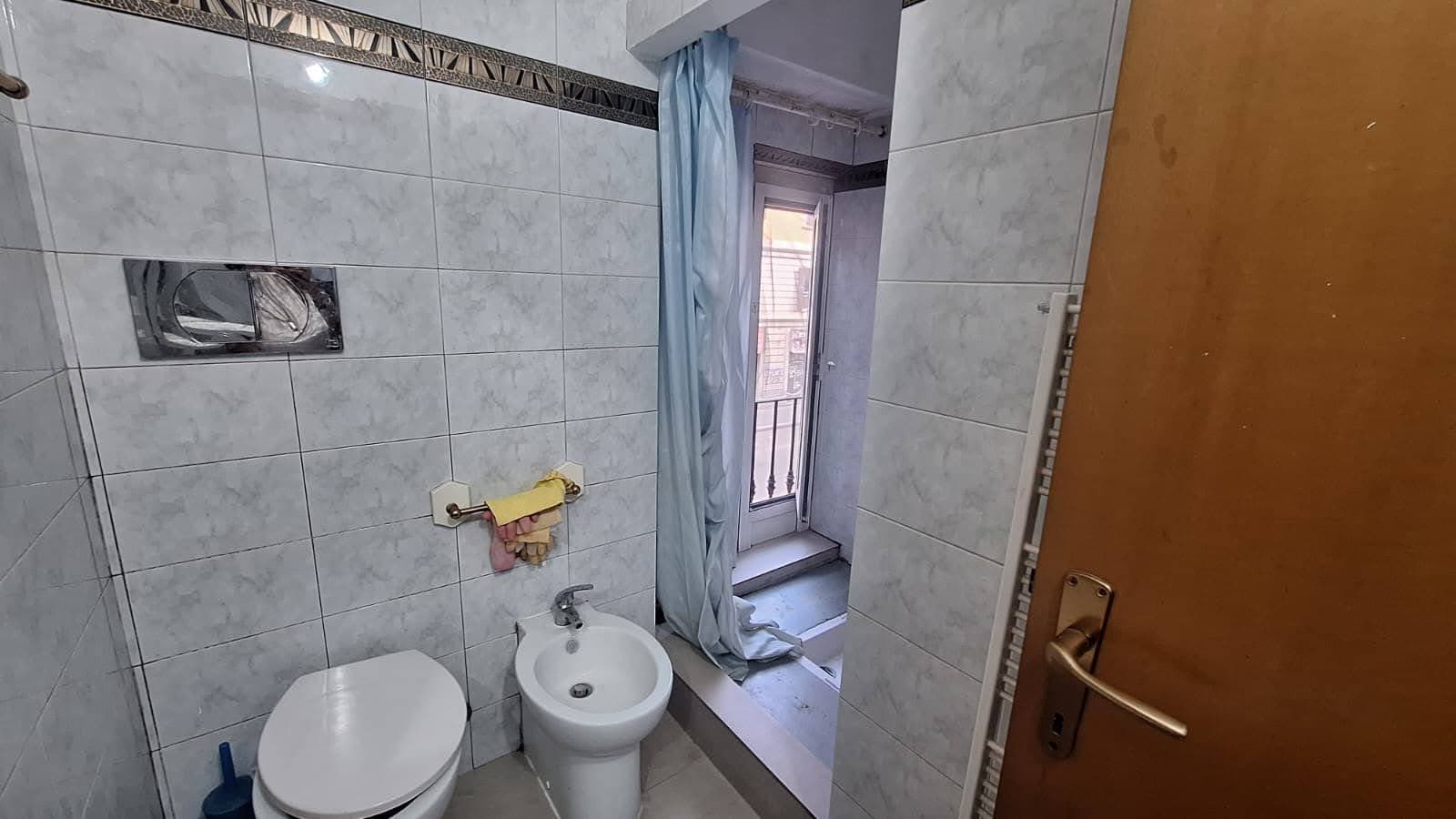 Bagno originario dell'appartamento prima del frazionamento