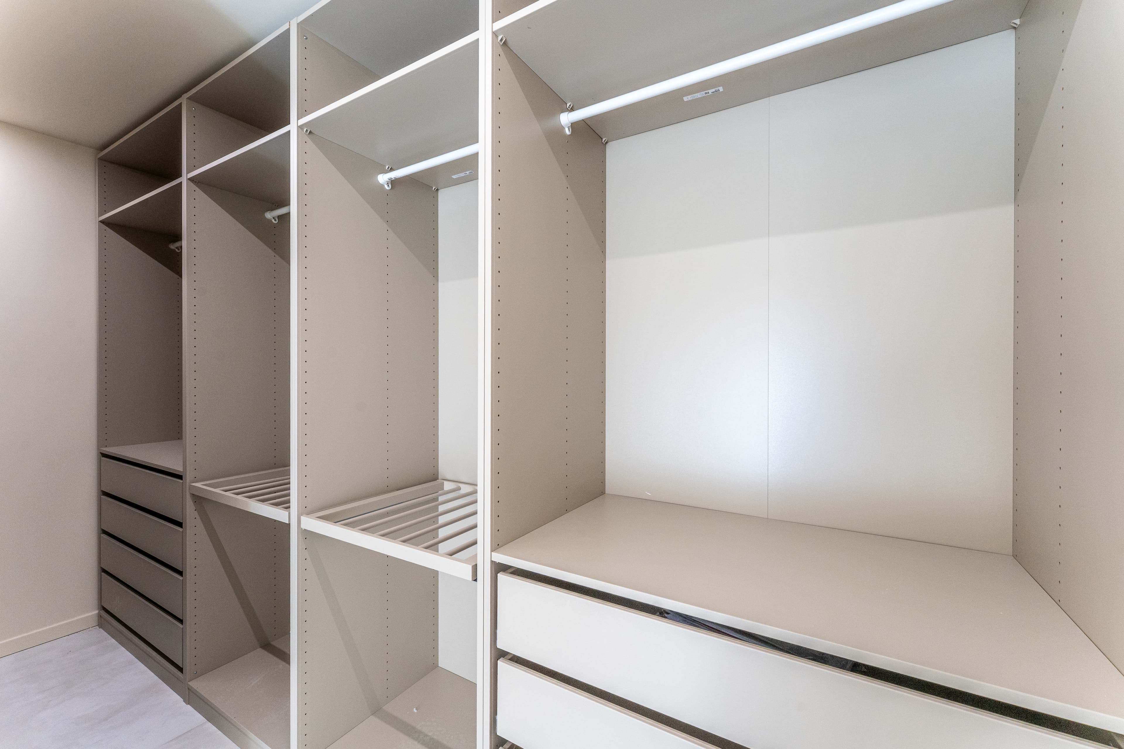 Imbonati 15, Appartamento 2, cabina armadio