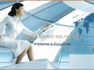 Donna che invita ad entrare nel futuro